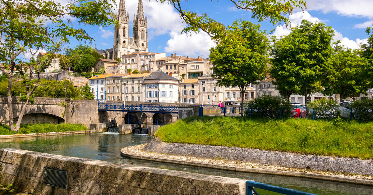 Nettoyage de canapé à domicile à Niort, Bressuire 79 par Nova