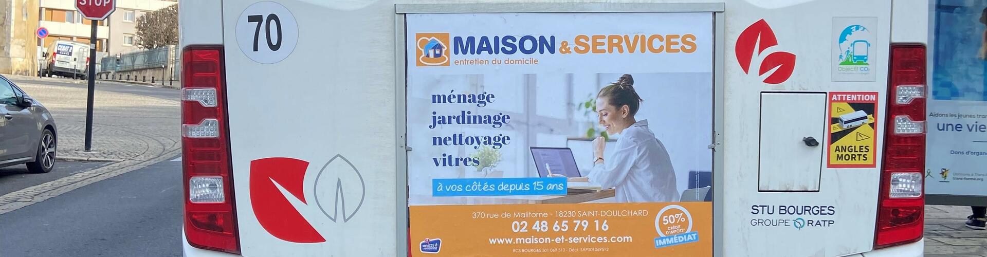 Maison et Services communique sur les bus de la ville de Bourges