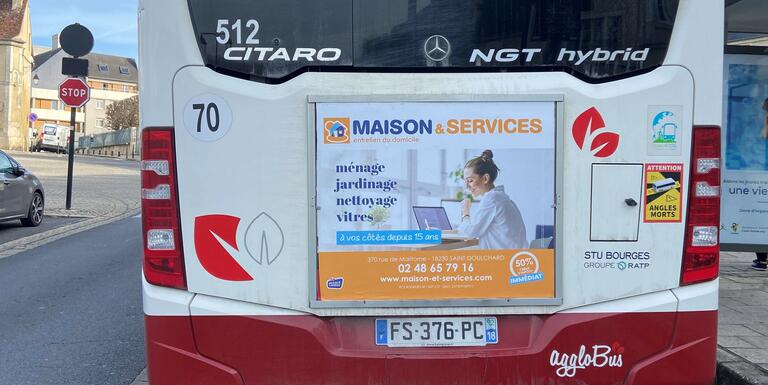 Maison et Services communique sur les bus de la ville de Bourges